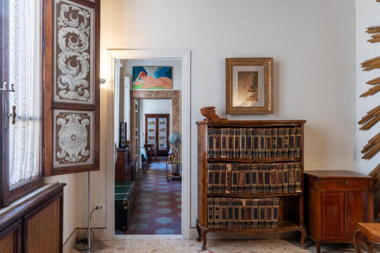 Pantheon - L'angolo Nascosto Dei Quadri Apartamento